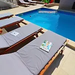 Lavanda Kor Ula - Five Bedroom With Pool And Sea View