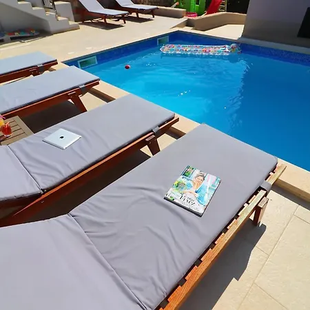 Lavanda Kor Ula - Five Bedroom With Pool And Sea View