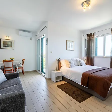 Lavanda Kor Ula - Five Bedroom With Pool And Sea View *