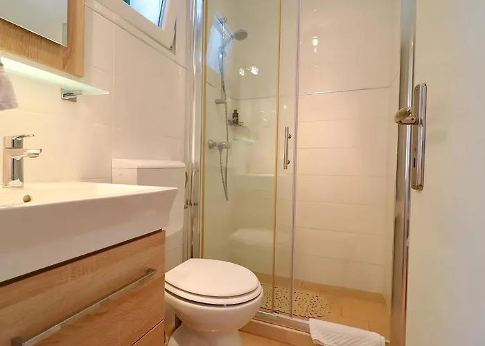 Lavanda Kor Ula - Five Bedroom With Pool And Sea View * Завалатица