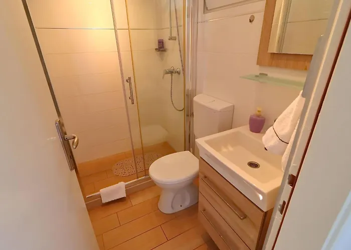 Lavanda Kor Ula - Five Bedroom With Pool And Sea View Завалатица