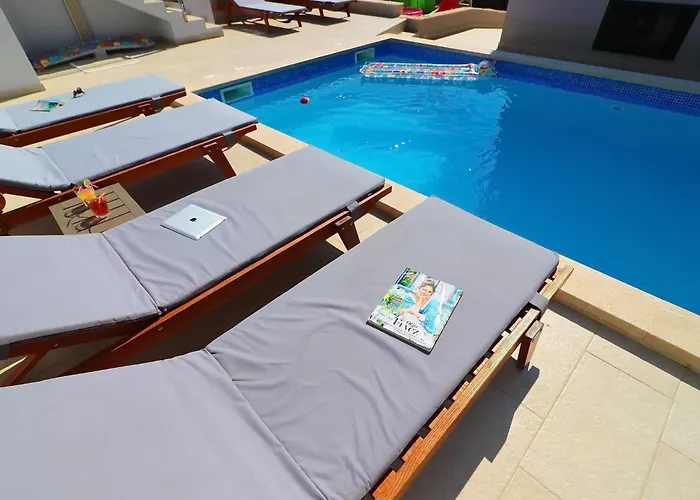 Lavanda Kor Ula - Five Bedroom With Pool And Sea View