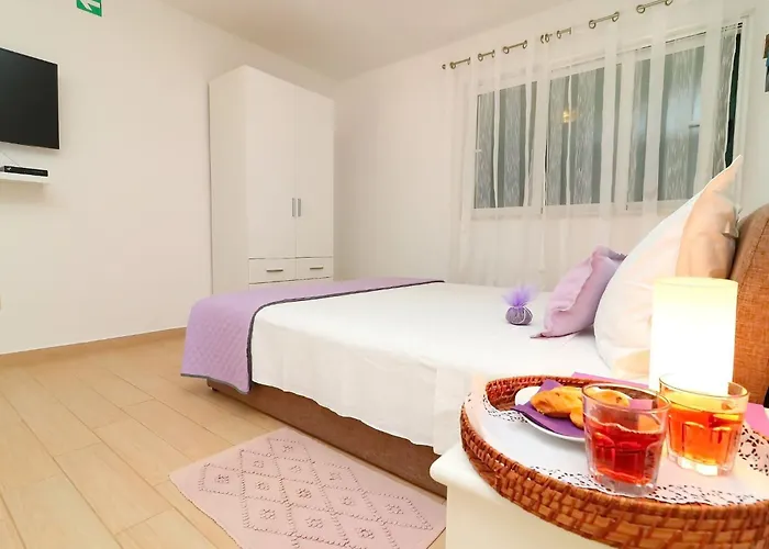 Вилла Lavanda Kor Ula - Five Bedroom With Pool And Sea View Завалатица