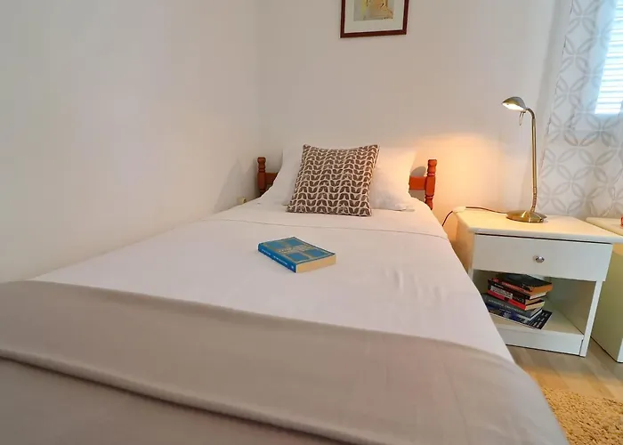 Lavanda Kor Ula - Five Bedroom With Pool And Sea View Завалатица