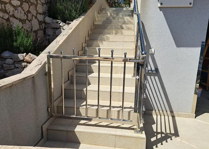 Вилла Lavanda Kor Ula - Five Bedroom With Pool And Sea View Завалатица